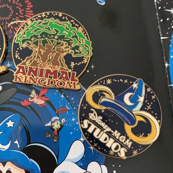 New Disney Theme Parks Pin set - rare 2007 - Picture 9 of 15